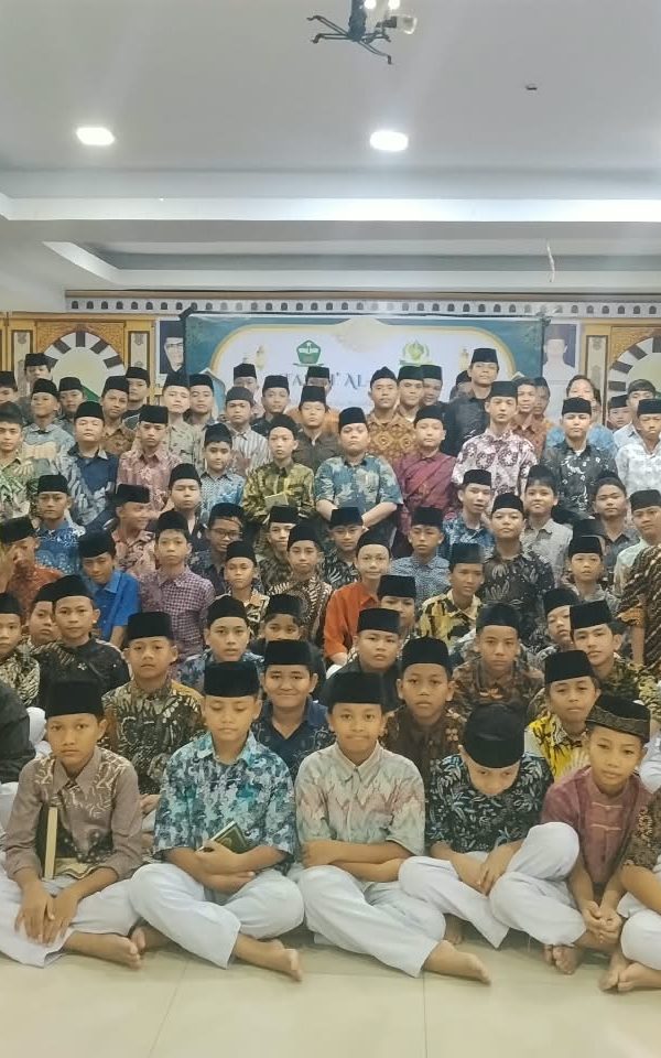 Hari Batik Nasional 2 600x960